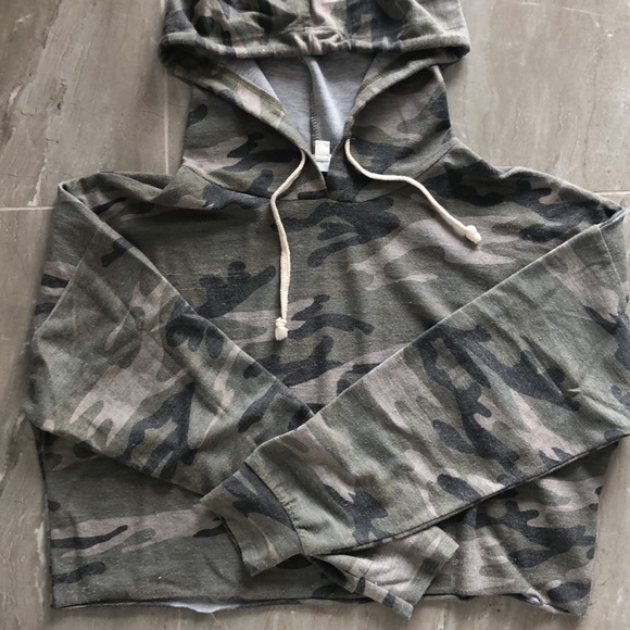 Cropped Lightweight Camo Hoodie - Picture 2 of 5
